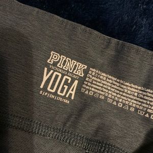 VICTORIA SECRET YOGA LEGGINGS “LOVE PINK”
